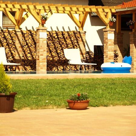 Patkoszeg Vendeghaz Hotel Kaposfo ภายนอก รูปภาพ
