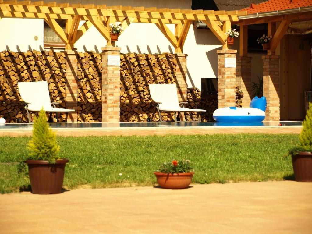 Patkoszeg Vendeghaz Hotel Kaposfo ภายนอก รูปภาพ